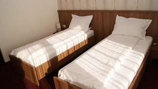 Отель Hotel La Strada Плоешти Двухместный номер с 2 отдельными кроватями-3