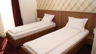 Отель Hotel La Strada Плоешти Двухместный номер с 2 отдельными кроватями-4