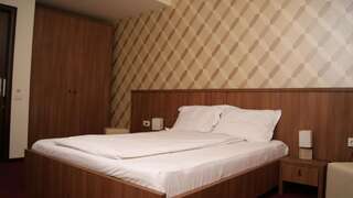 Отель Hotel La Strada Плоешти Двухместный номер с 1 кроватью-1